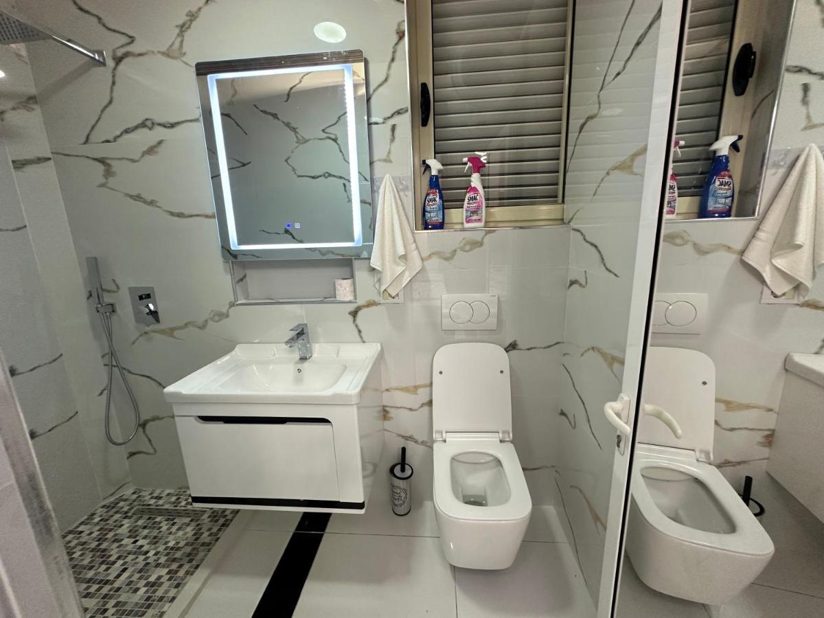 Valjiosi Esto'S Apartament Near Tirana Airport 1 - Self Checkin -Netflix - Free Parking מראה חיצוני תמונה